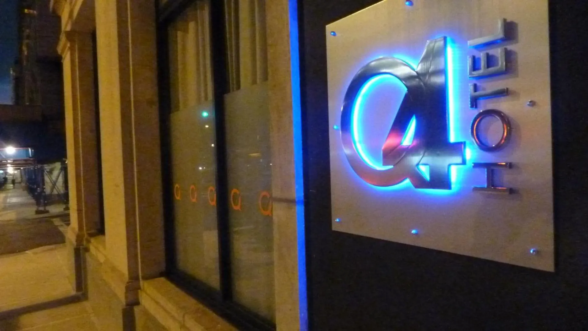 Q4 Hotel And Hostel New York