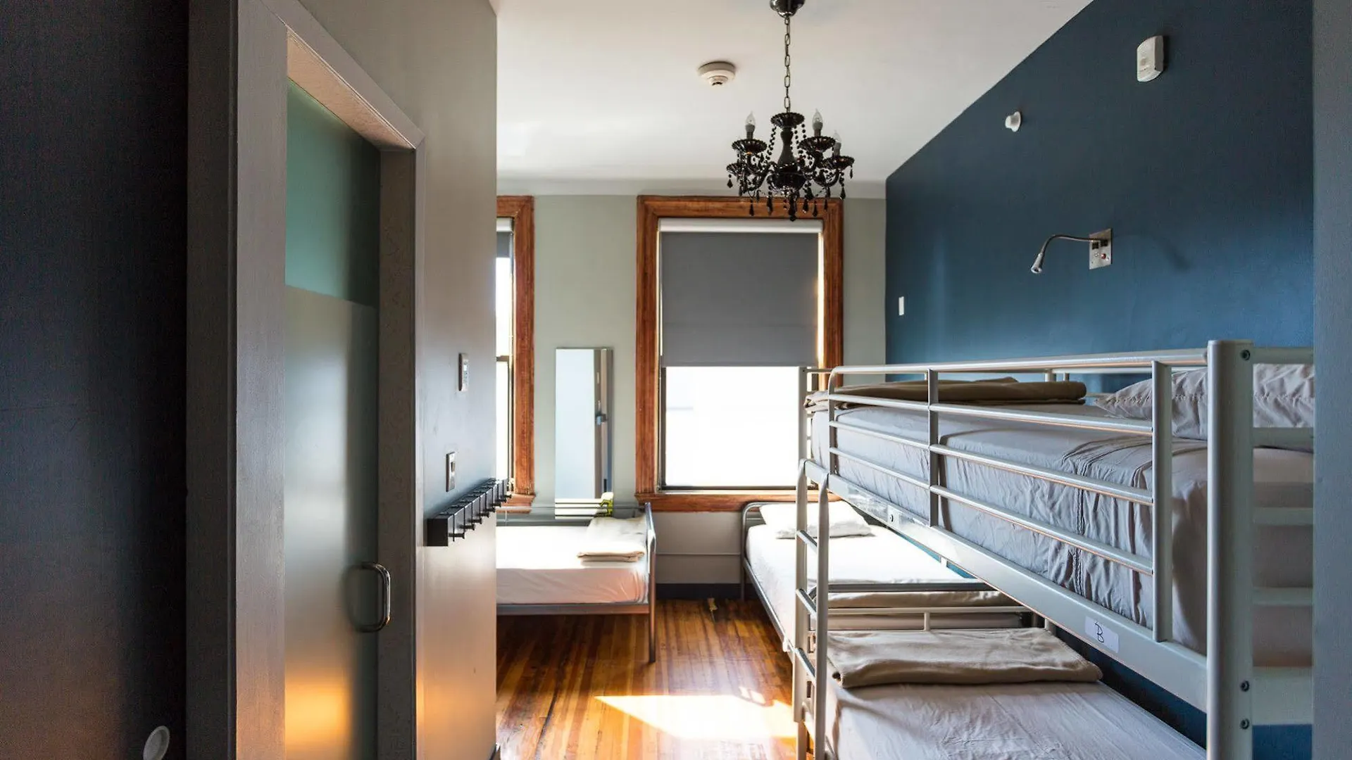 Q4 Hotel And Hostel New York
